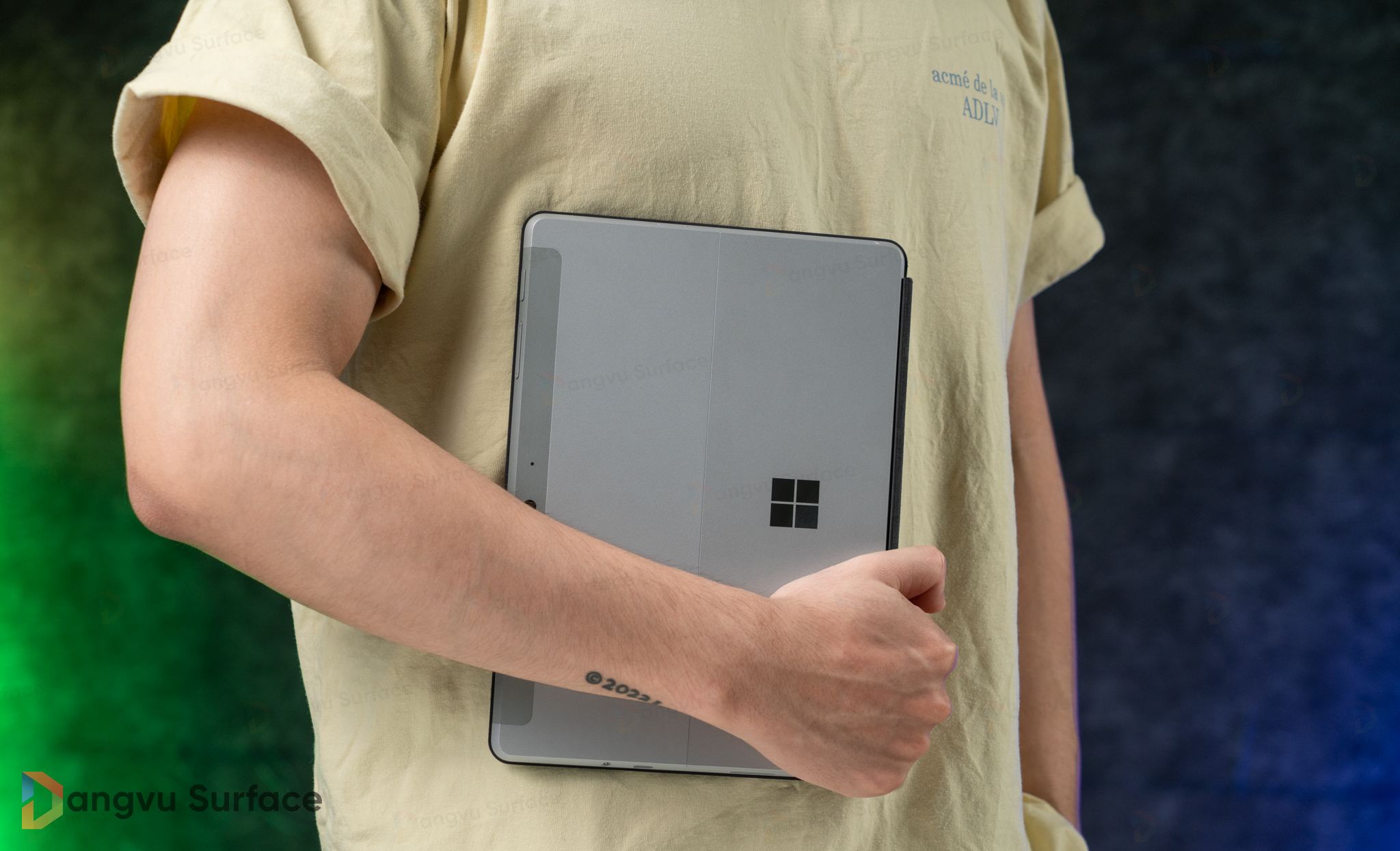 Surface Go 4 gọn nhẹ
